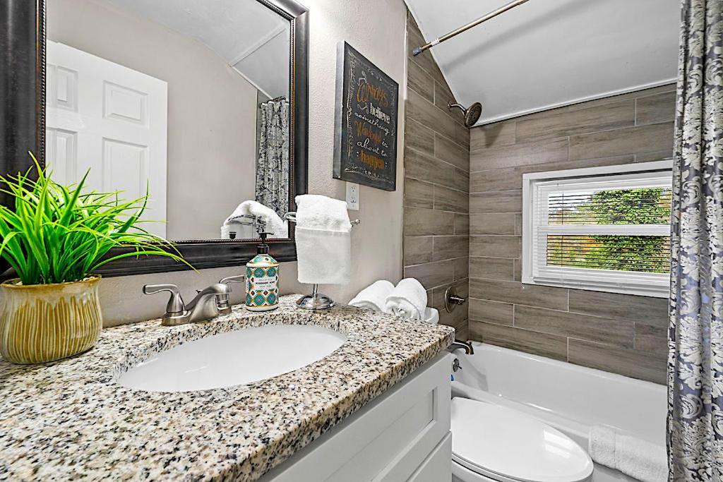 أتلانتا Goodkarma Rentals Refreshed Smyrna Home Near Battery Atl Half Mile To Interstate المظهر الخارجي الصورة