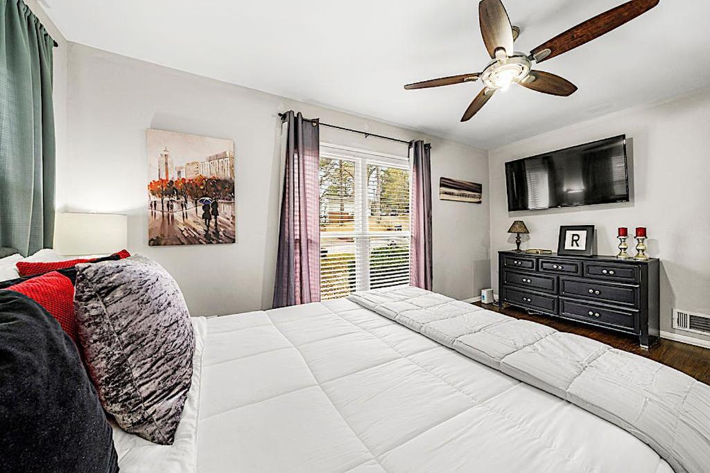 أتلانتا Goodkarma Rentals Refreshed Smyrna Home Near Battery Atl Half Mile To Interstate المظهر الخارجي الصورة